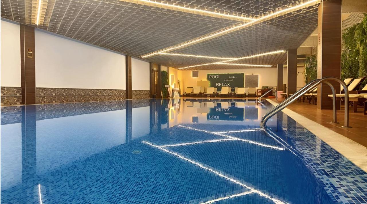 Platinum Hotel And Casino Бансько Екстер'єр фото