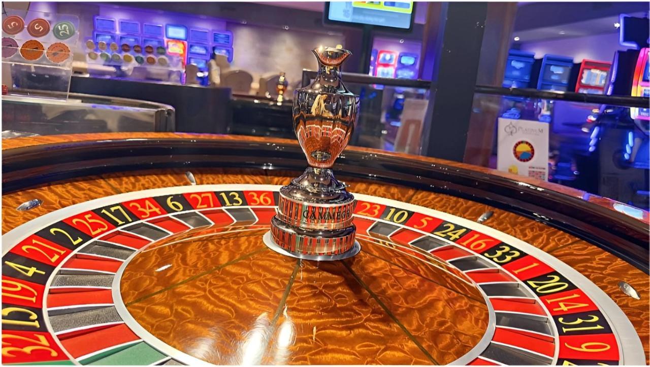 Platinum Hotel And Casino Бансько Екстер'єр фото
