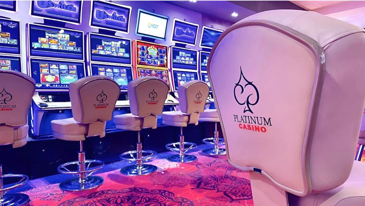 Platinum Hotel And Casino Бансько Екстер'єр фото